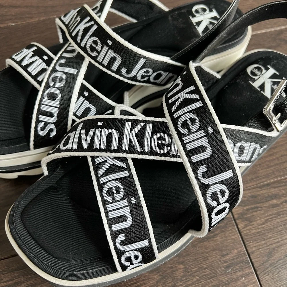 NEW Logo Calvin Klein Platform Sandals Sneakers Size 8.5 8